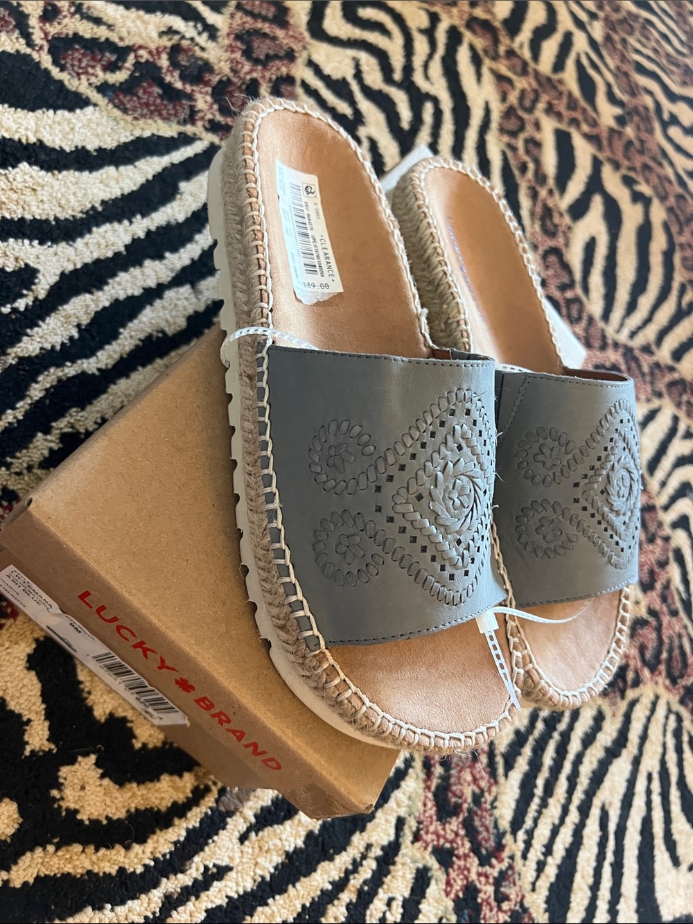 NWT Lucky Brand Ash Blur Embroidered Slide Mules